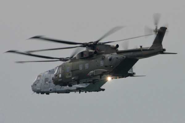 06 January 2021 - 15-00-49
And closer still
-------------------------
Royal Navy Merlin helicopters ZJ118 & ZJ132